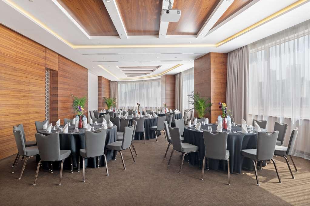 Radisson Blu Hotel. Dubai Waterfront Facilities photo