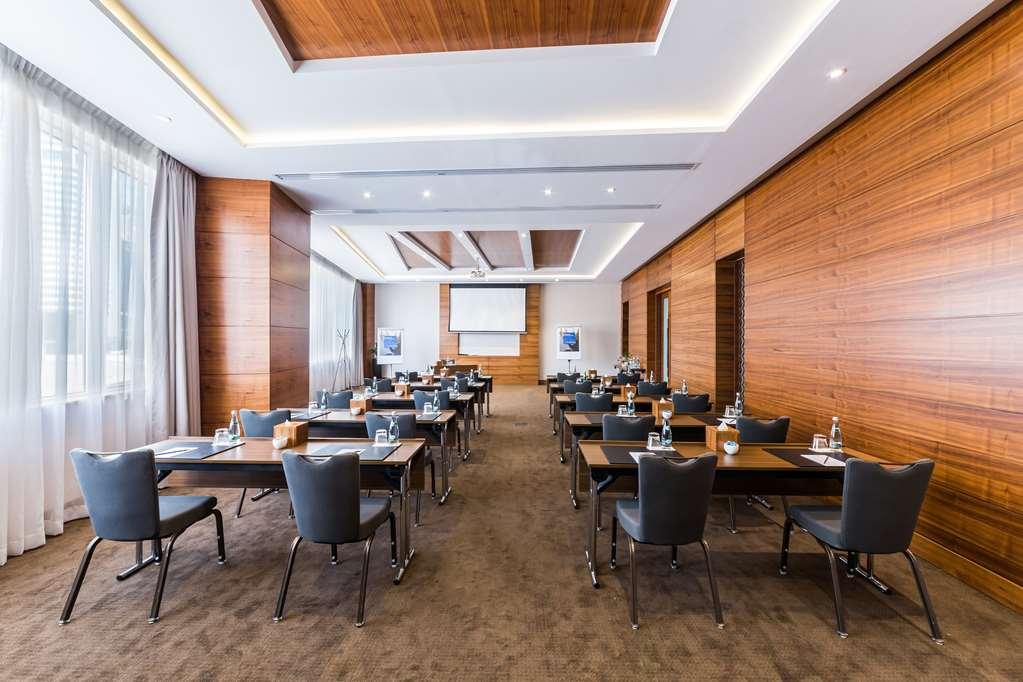 Radisson Blu Hotel. Dubai Waterfront Facilities photo