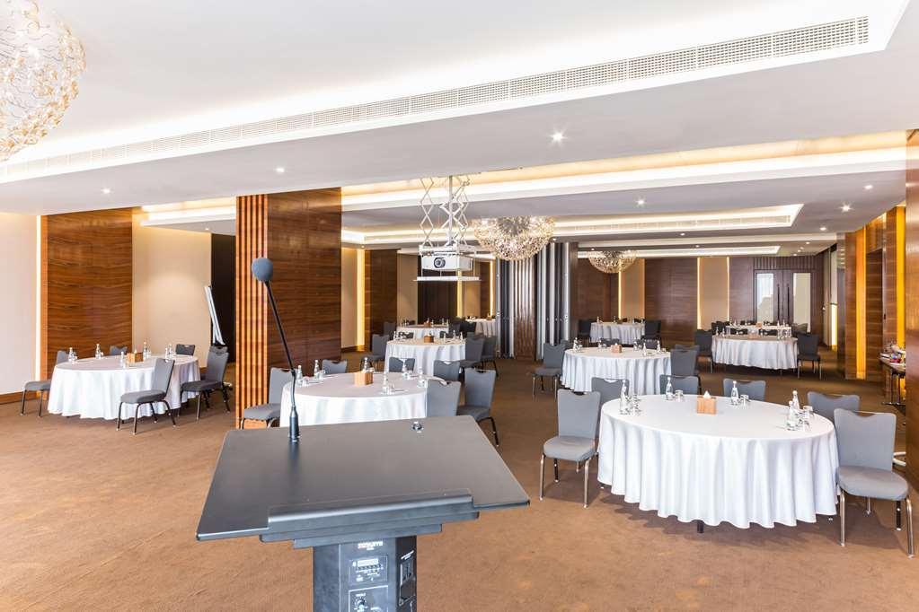 Radisson Blu Hotel. Dubai Waterfront Facilities photo